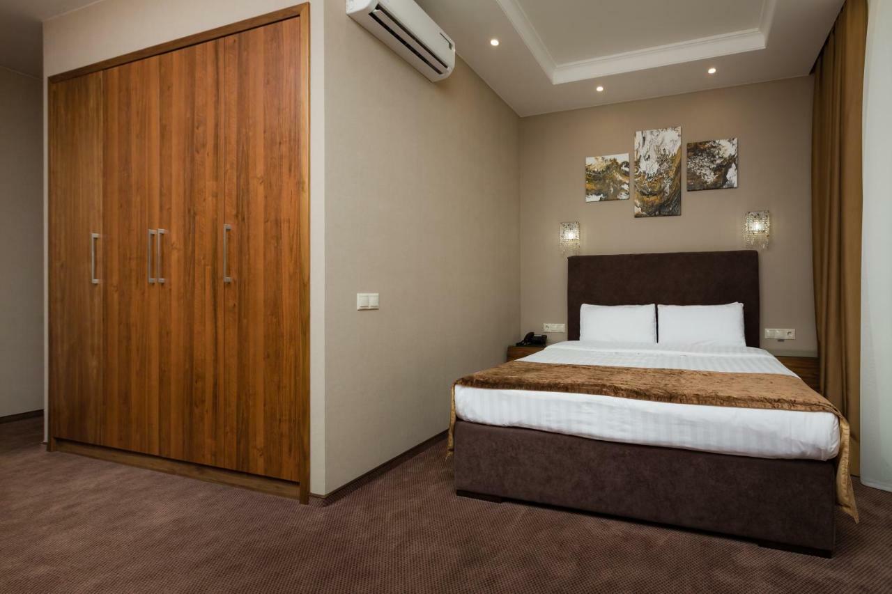 Crystal Hotel เคียฟ ภายนอก รูปภาพ