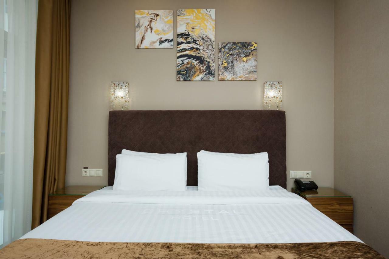 Crystal Hotel เคียฟ ภายนอก รูปภาพ